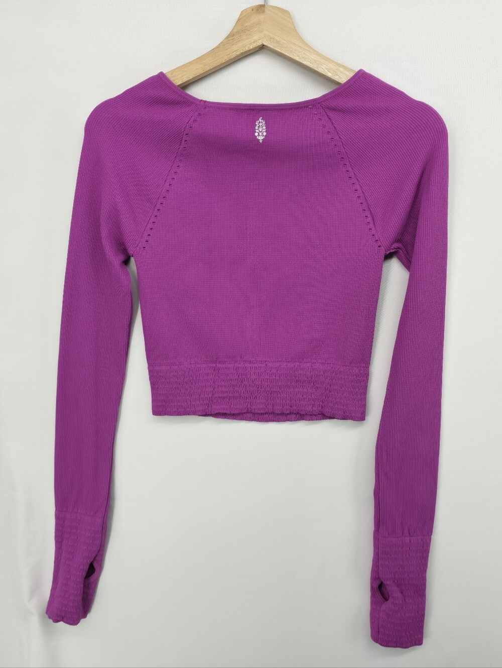 Free People Movement Cut It Out Top M/L Magenta Ribbed Crop Thumbhole USA - Picture 7 of 11
